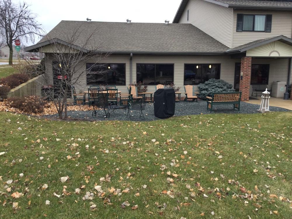 Super 8 By Wyndham Monroe Wi Hotel Exterior photo