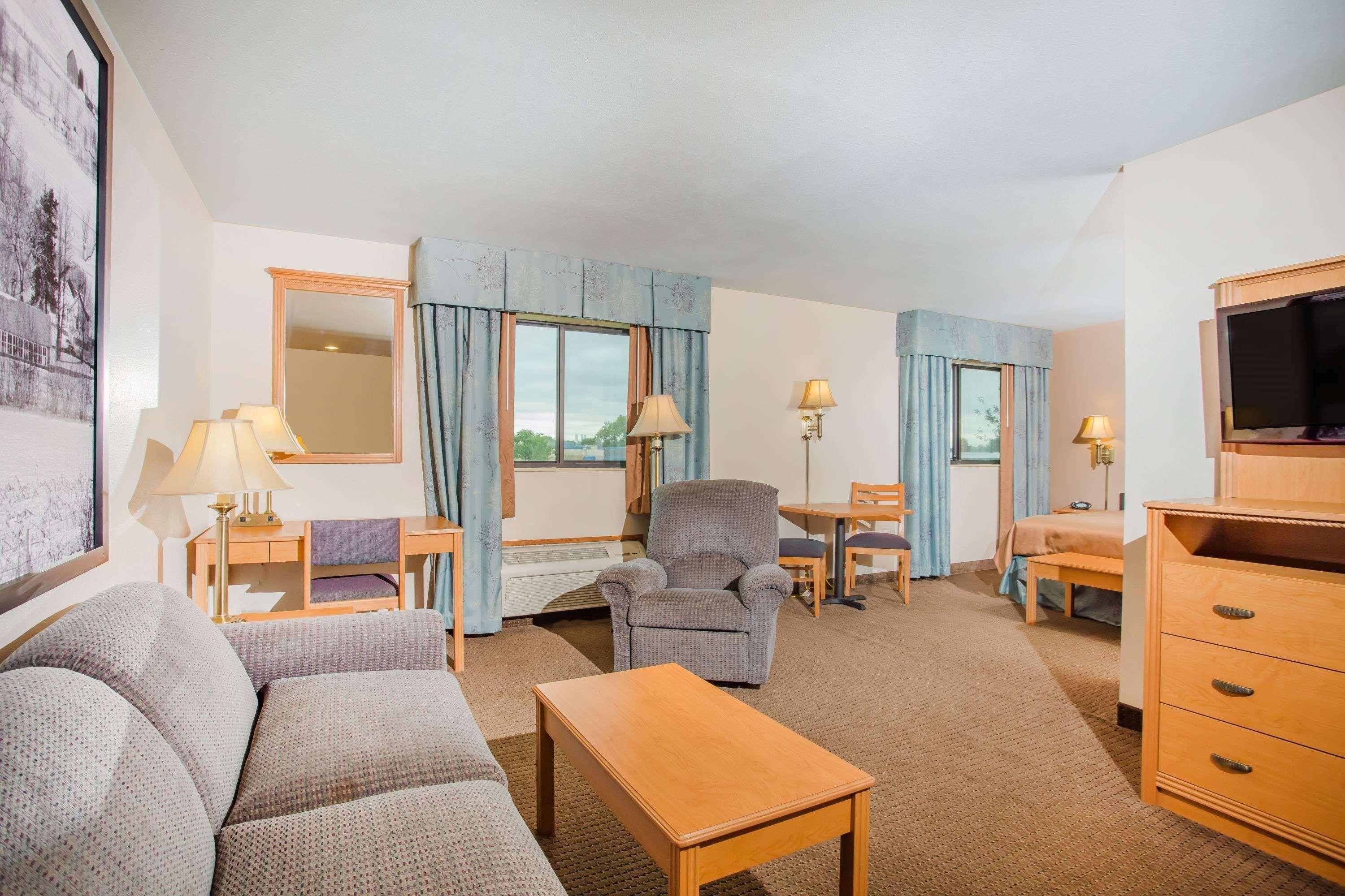 Super 8 By Wyndham Monroe Wi Hotel Exterior photo