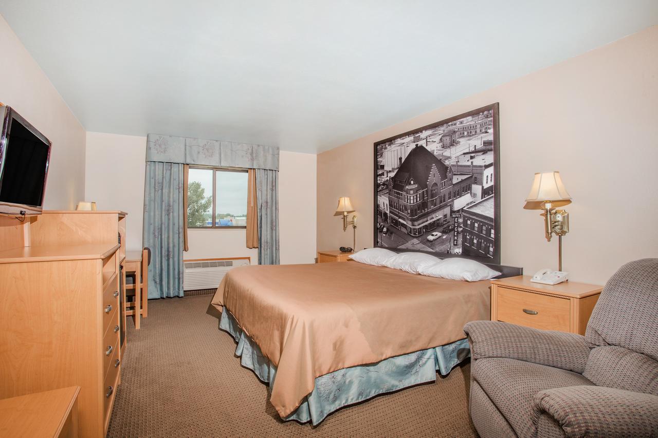 Super 8 By Wyndham Monroe Wi Hotel Exterior photo